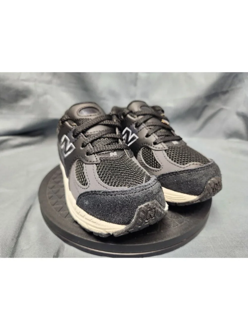 New Balance 2002 Sneakers PC2002BK Black Kids Size 1 NEW NO BOX!